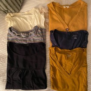 6 medium sized short sleeved shirts